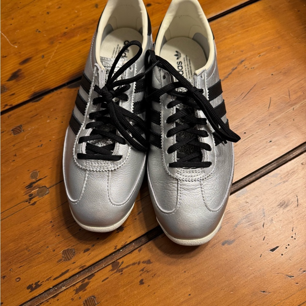 adidas SL 72 OG
Silver Metallic Black Gum (Women's)